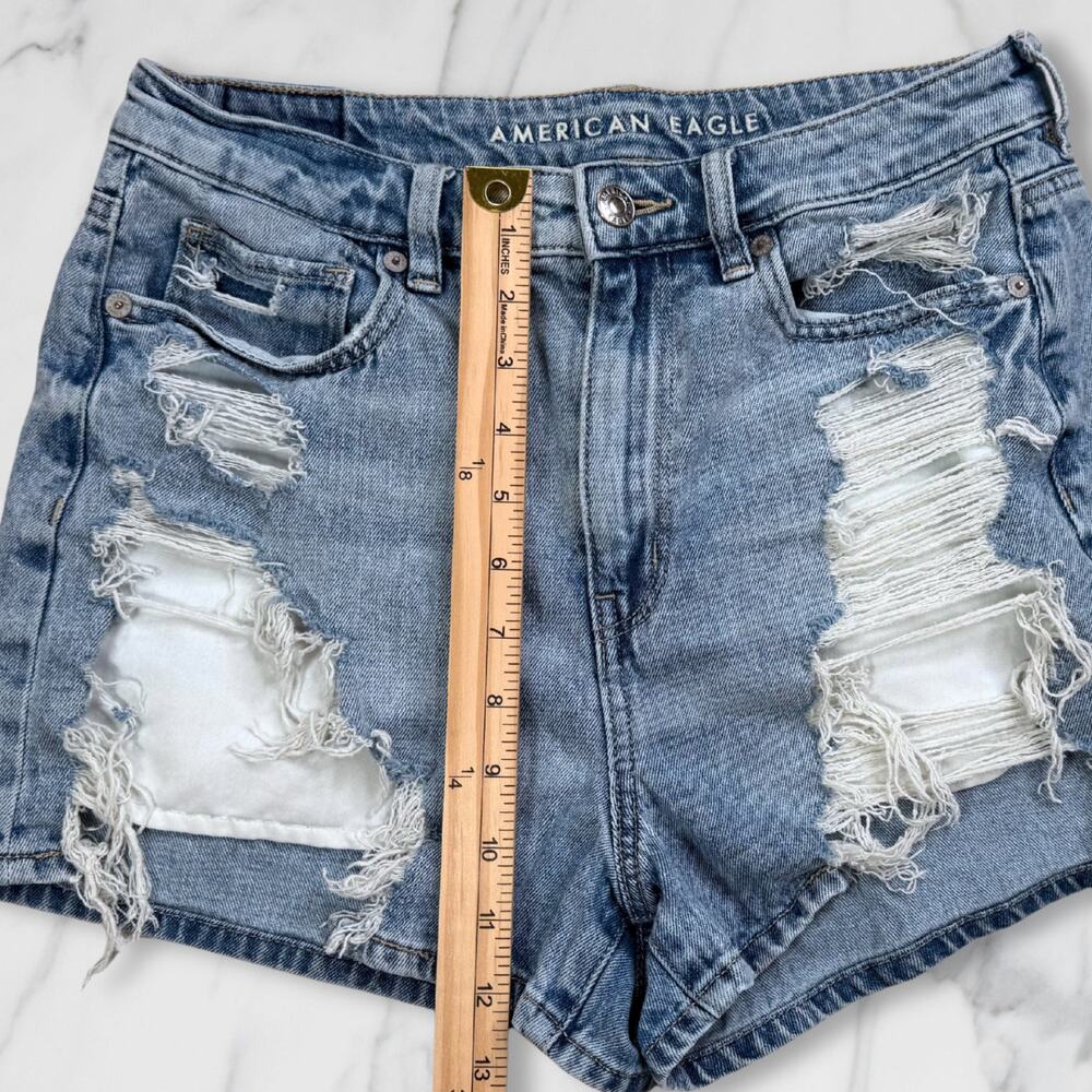 American Eagle AE High Waisted Distressed Denim Mom Shorts Light Wash Size 6 - Picture 9 of 10